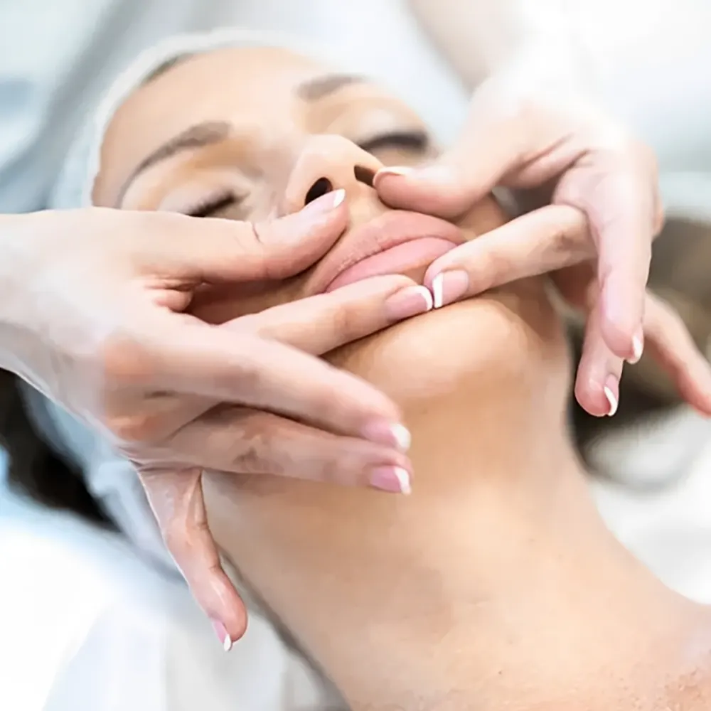 ماساژ لب بعد از تزریق ژل